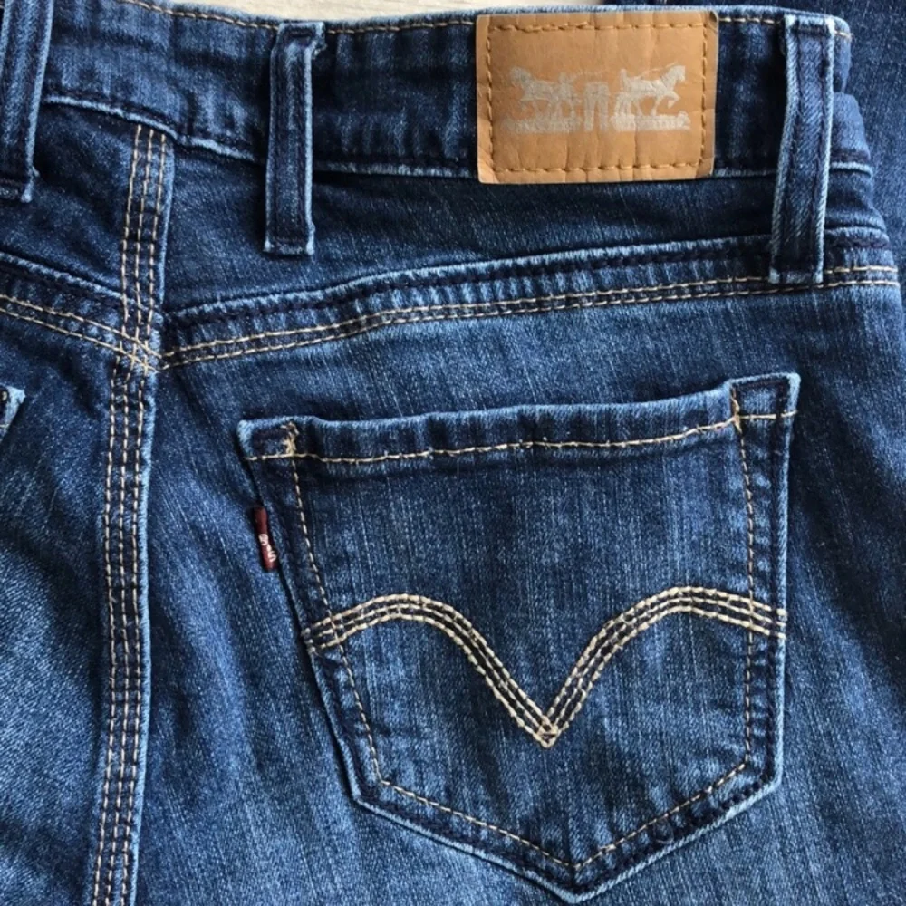 Signature by Levi Strauss cropped jeans
